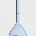 FIOLE JAUGEE EN VERRE BOROSIL 3.3 AVEC BOUCHON PLASTIQUE - 1000 ML