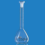 FIOLE JAUGEE EN VERRE BOROSIL 3.3 AVEC BOUCHON PLASTIQUE CLASSE A - 2000 ML