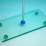 STATIF DE LUXE AVEC BASE EN VERRE DIM. 28 X 14 CM - TIGE ACIER L. 65 CM