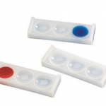 PLAQUE DE COLORATION A 3 PUITS EN PE - 28X58 MM